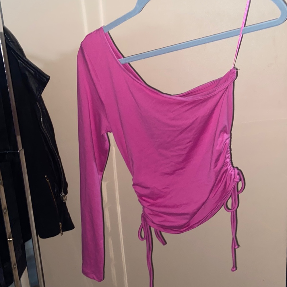 🌷NWT one shoulder top